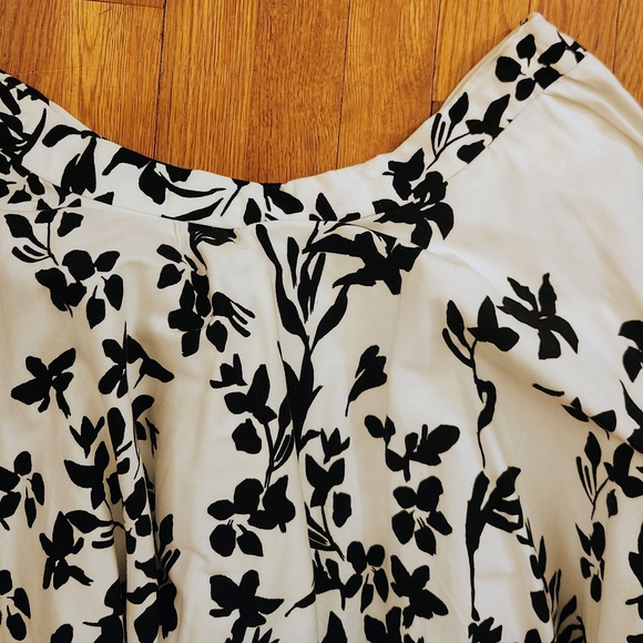 Black & White Floral Circle Skirt w/Pockets Size L/XL - Picture 10 of 16